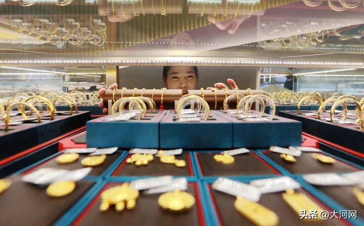 黄金避险属性与信用重估_国际黄金价格波动因素_价格波动