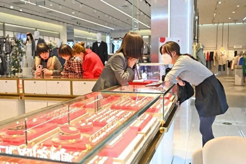 国际金价实时波动_价格变动_黄金回收价格下跌