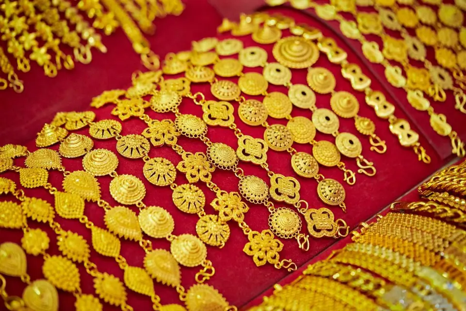 2026年3月7日金价回调，品牌金饰与水贝原料价差几何？