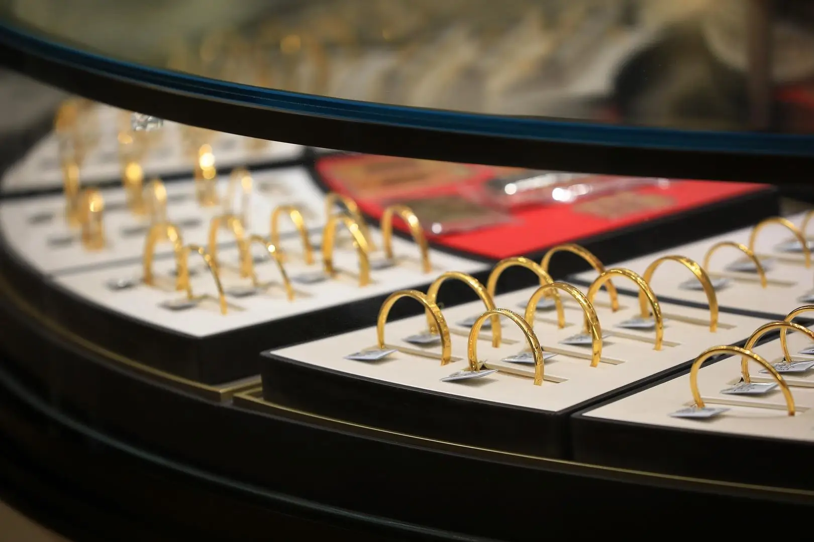 国内金价跌破千元应对策略_行情走向_国际金价下跌趋势分析